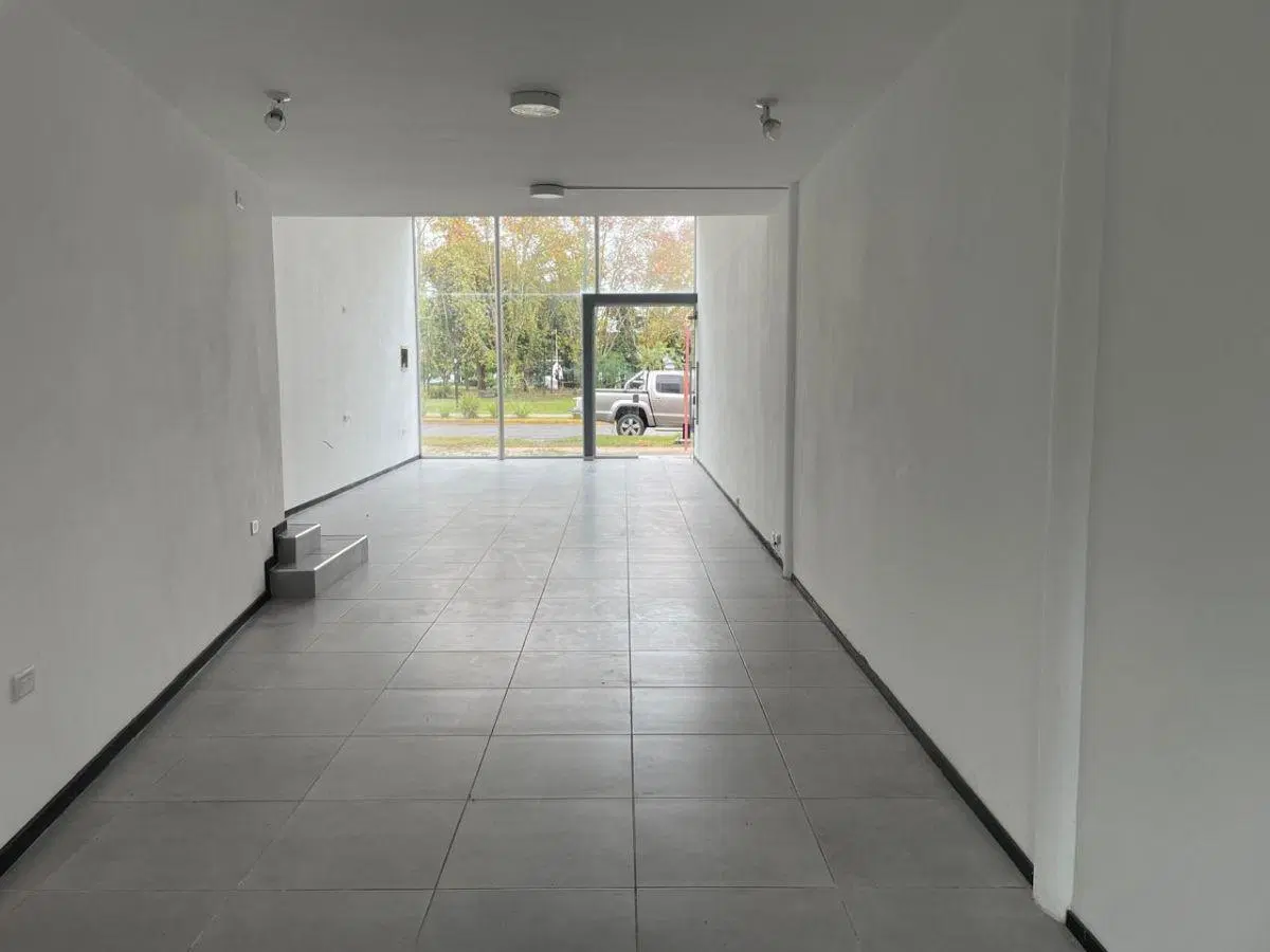 Local comercial en alquiler en city bell 3