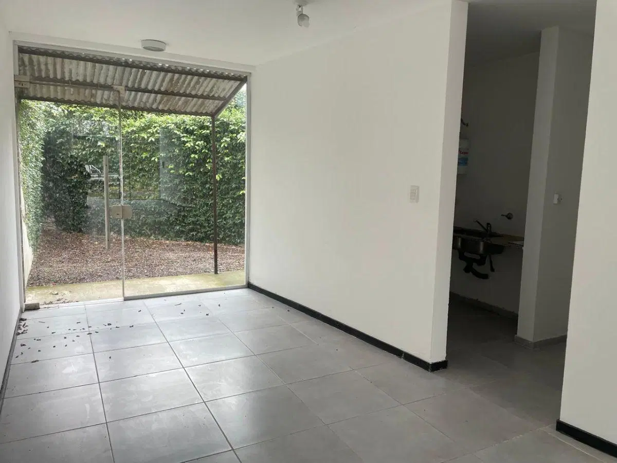 Local comercial en alquiler en city bell 5
