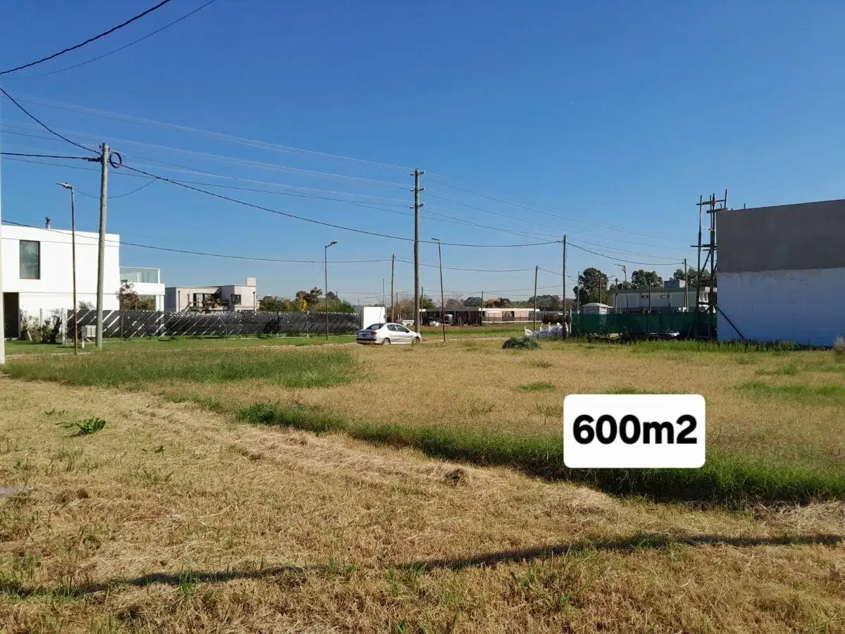 Lote de 600m2 en barrio Don Guido .Gorina 4