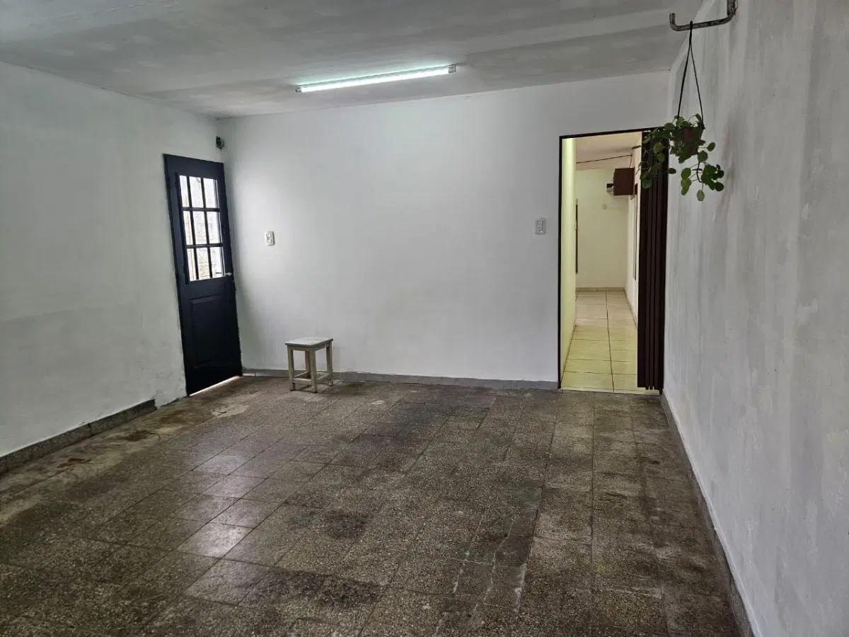 Departamento en alquiler con cochera y patio en el barrio de Tolosa 2