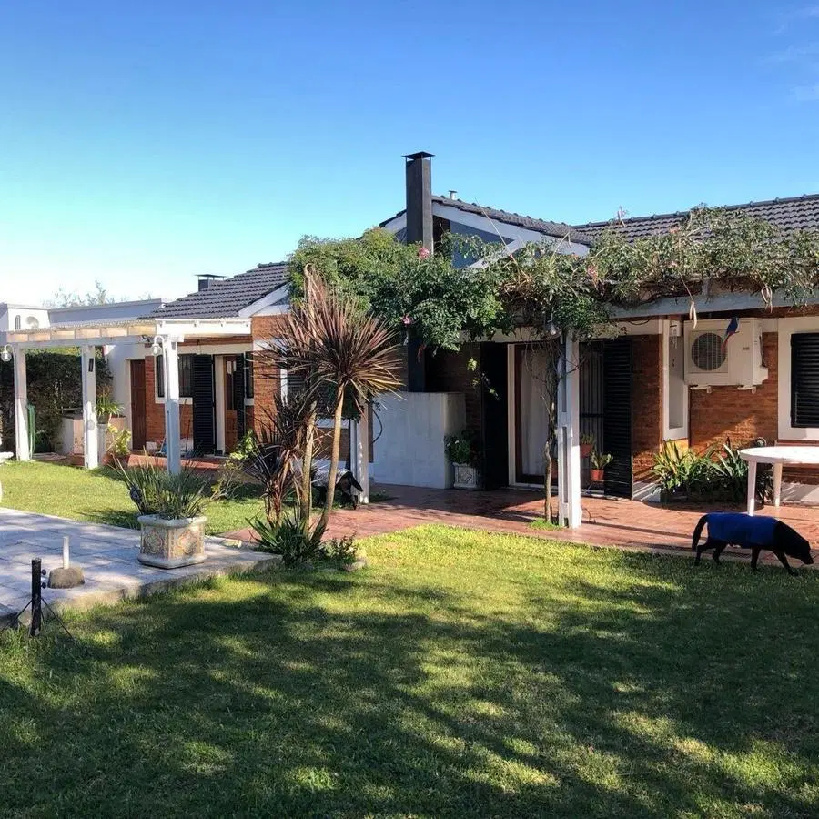 Casa en zona Country de Estudiantes, City Bell 3