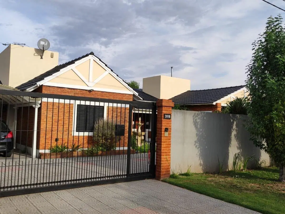 Casa en zona Country de Estudiantes, City Bell 5