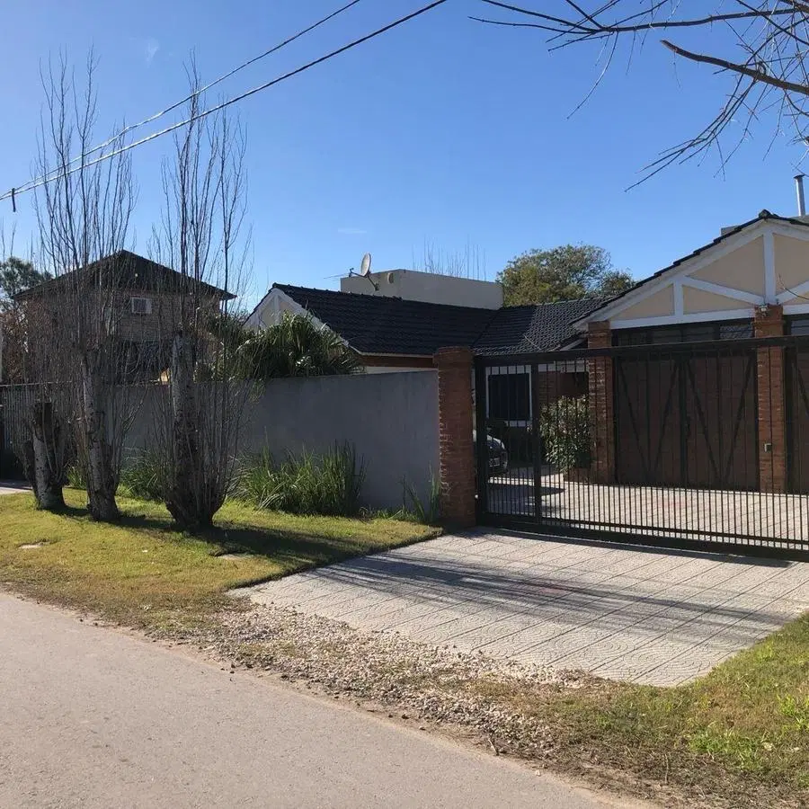 Casa en zona Country de Estudiantes, City Bell 4