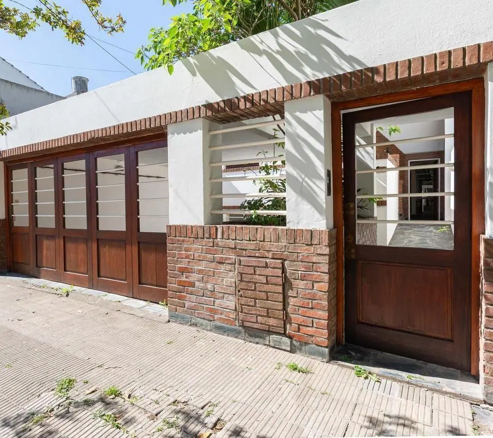 Casa en venta apto banco - calle 10 entre 522 y 523 Tolosa - 3 dormitorios + departamento. 3