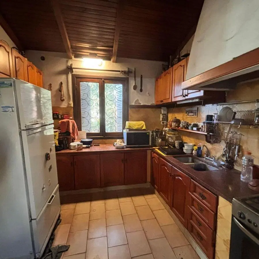 Casa en venta con gran terreno en Los Hornos 3