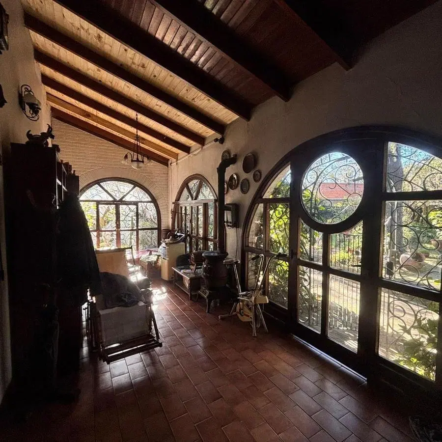 Casa en venta con gran terreno en Los Hornos 2