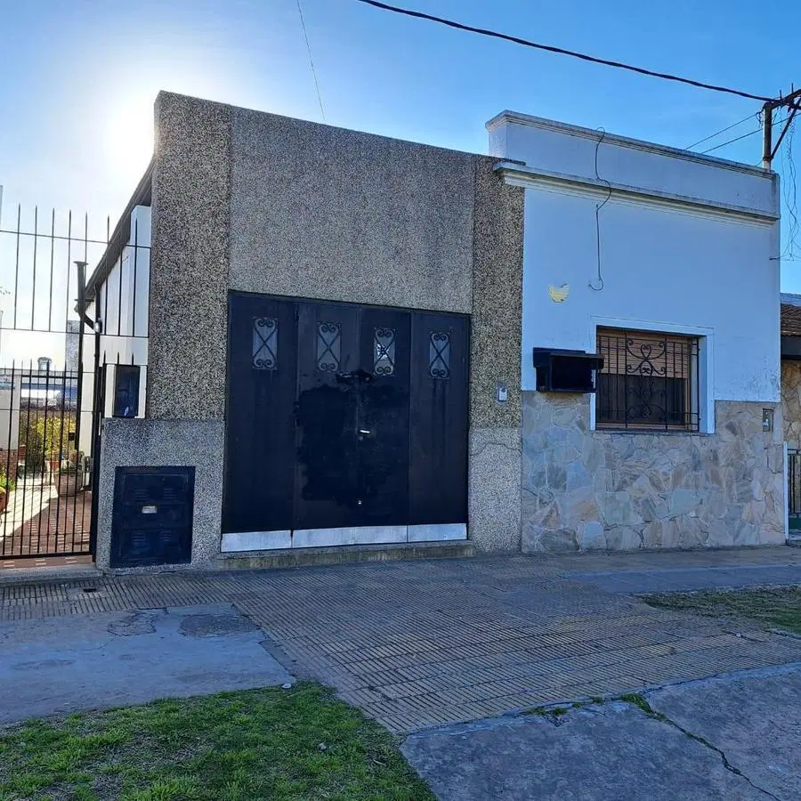Casa en venta en tolosa Calle 13 Entre 530 y 531   dos dormitorios parque parrilla 3