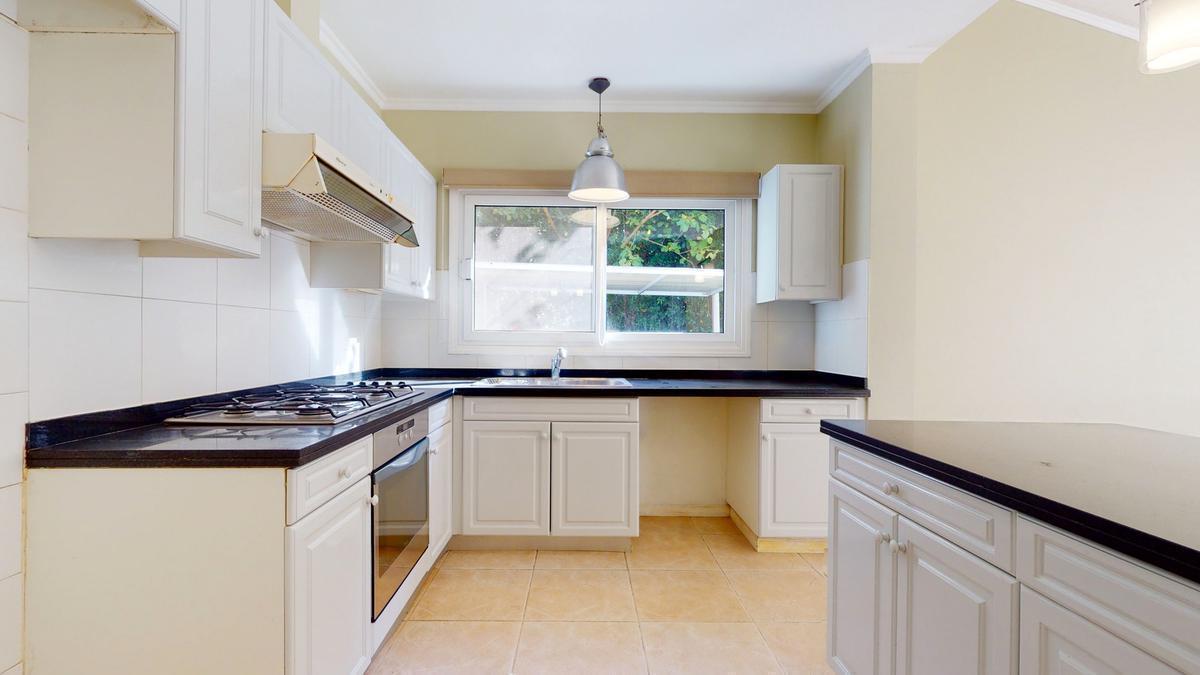 Foto de Casa en venta en Abril Club De Campo, con pileta, 4 dormitorios y, imagen 3