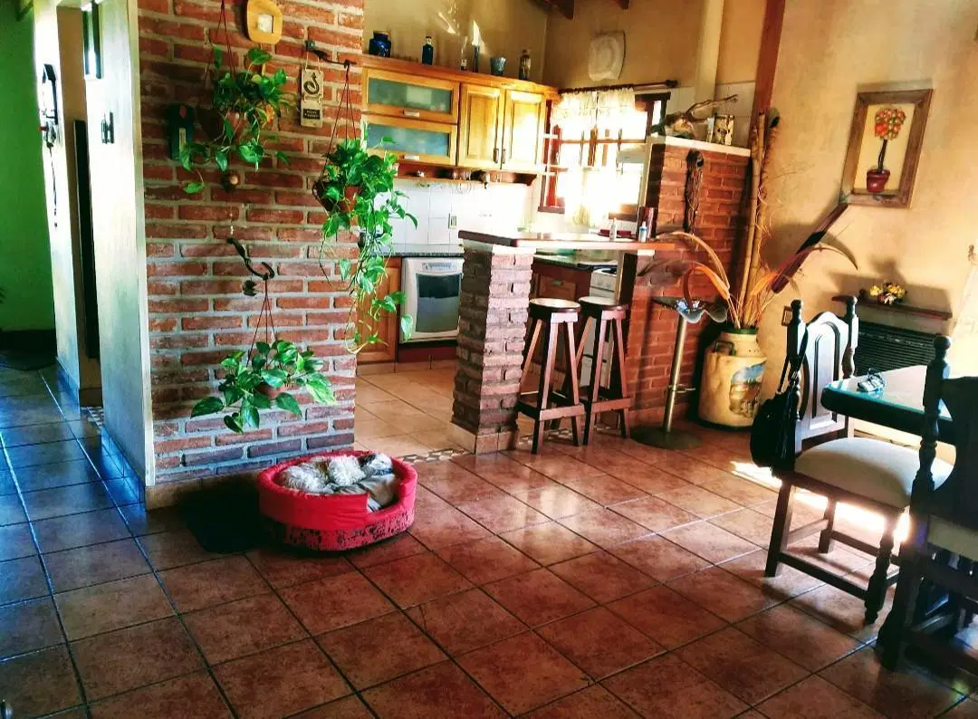 Casa 2 Plantas   Local - Gonnet 16 y 503 5