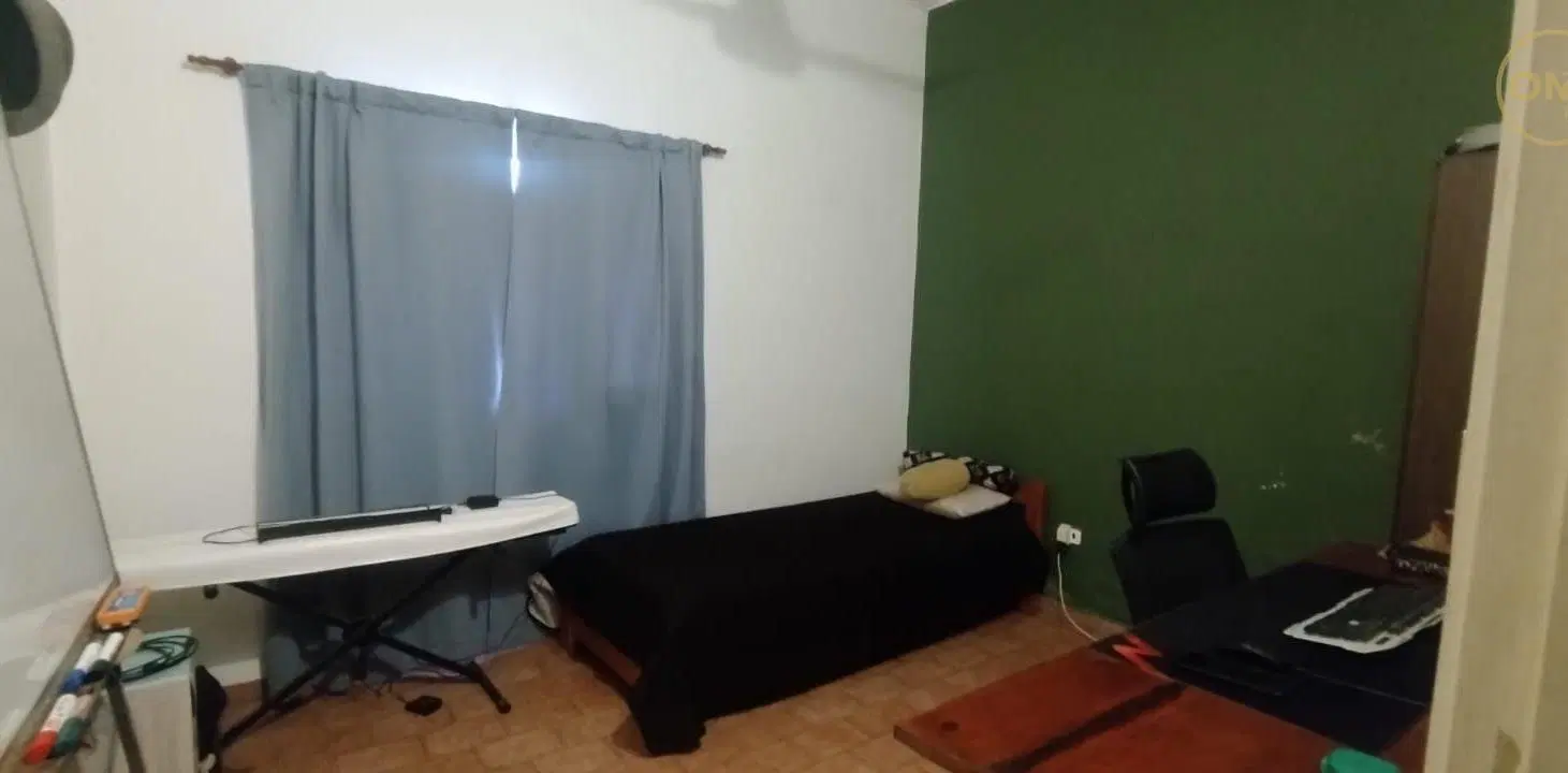 Casa en Gonnet sobre lote de 400 m2 2