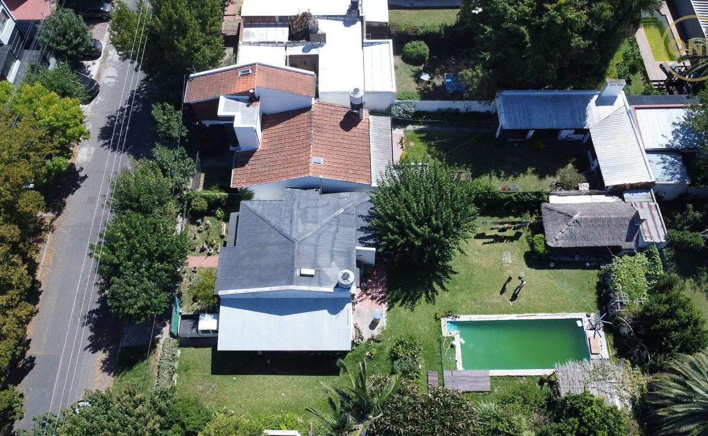 Casa en Gonnet sobre lote de 800 m2 2