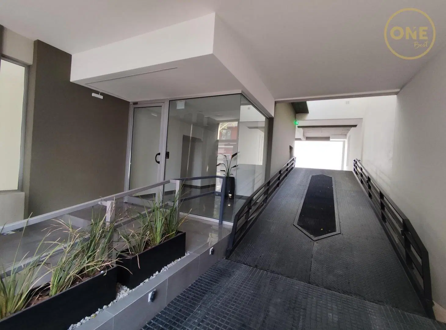 Departamento con cochera en venta en La Plata 1