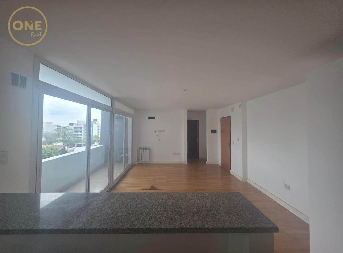 Foto de Departamento de 1 dormitorio y cochera en alquiler en La Plata, imagen 4