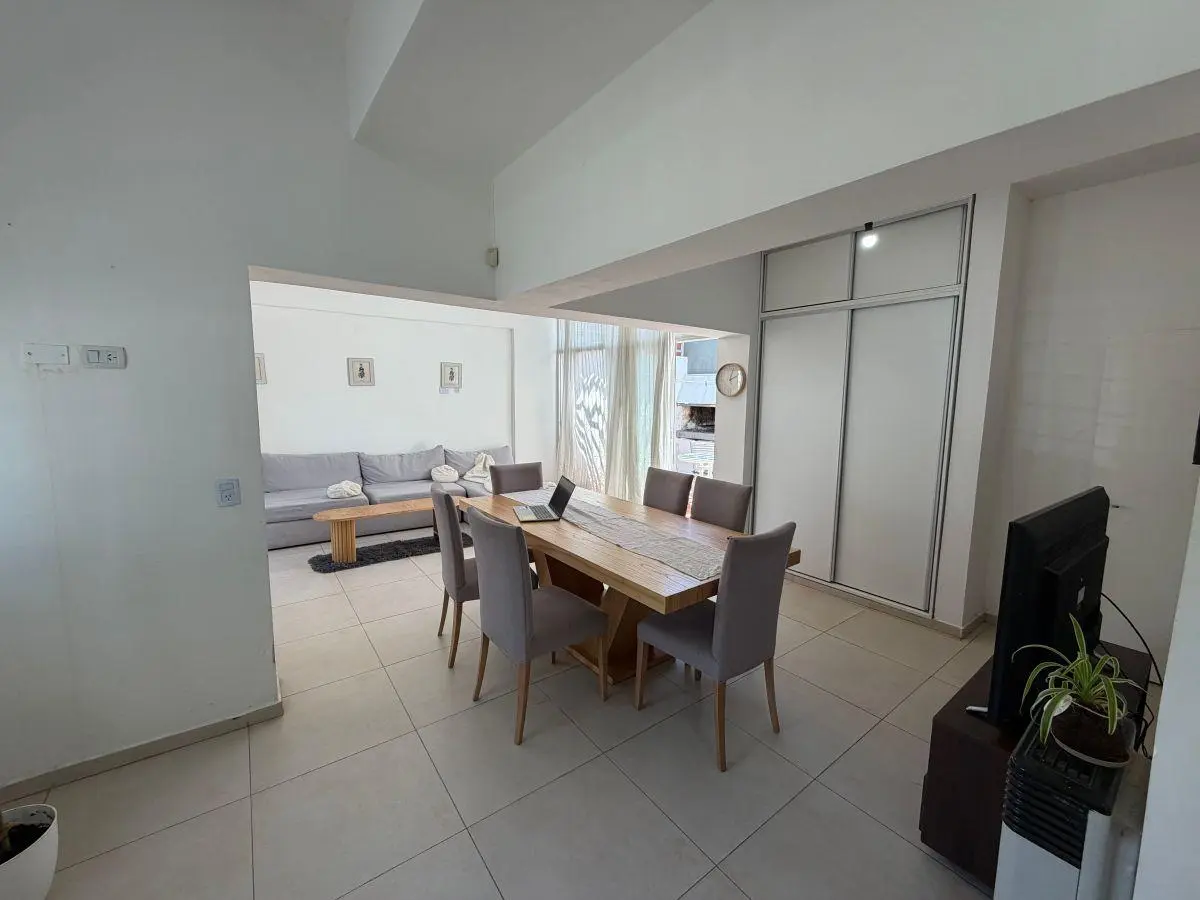 VENDO HERMOSO PH REMODELADO DE 3 HABITACIONES EN B° RESIDENCIAL AMERICA 4