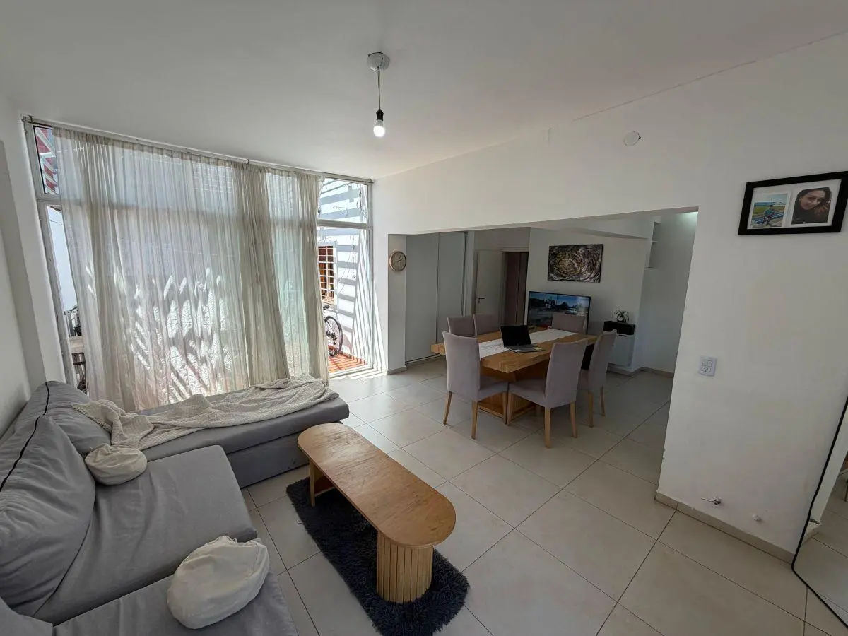 VENDO HERMOSO PH REMODELADO DE 3 HABITACIONES EN B° RESIDENCIAL AMERICA 5