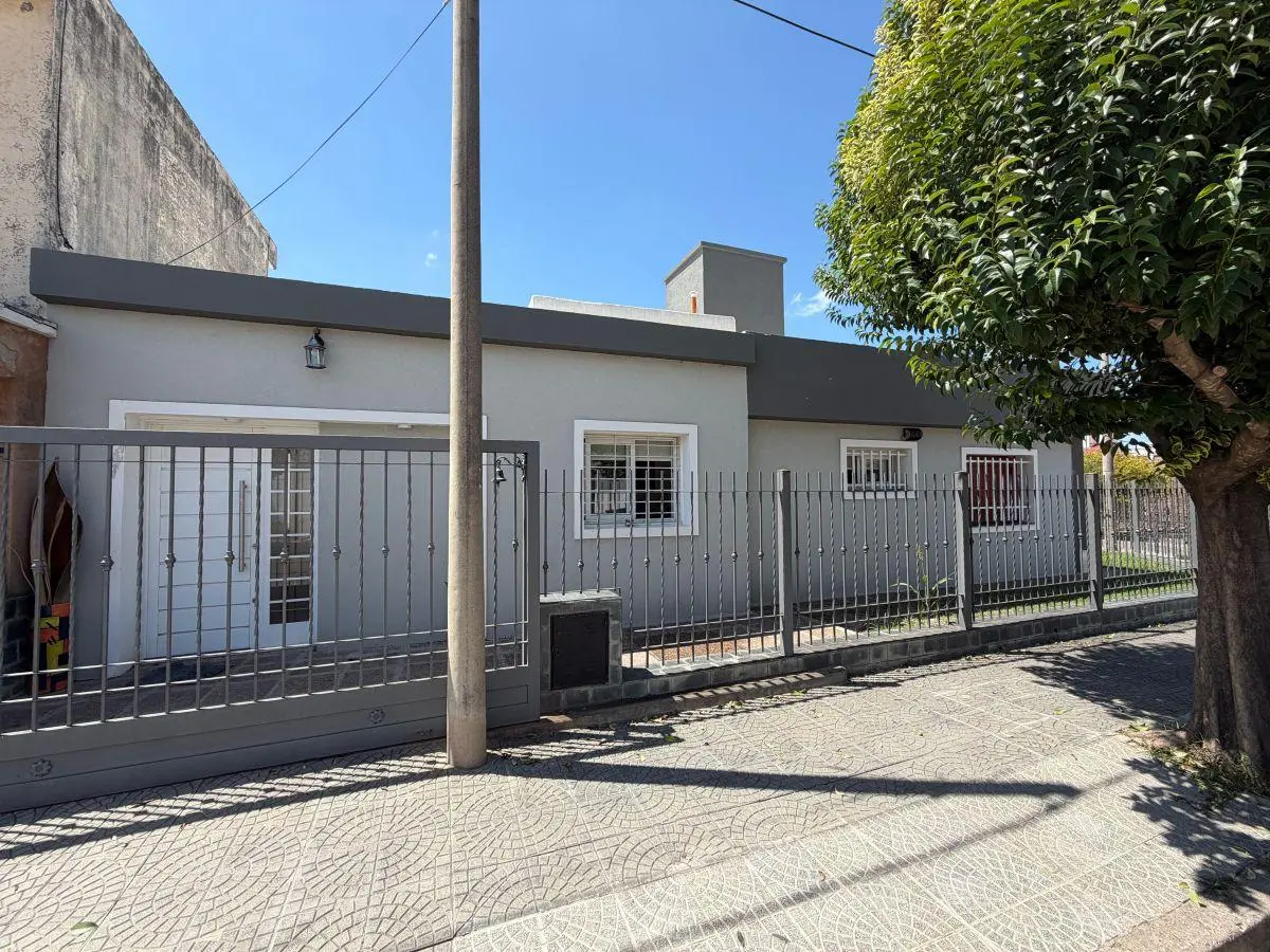 VENDO HERMOSO PH REMODELADO DE 3 HABITACIONES EN B° RESIDENCIAL AMERICA 1