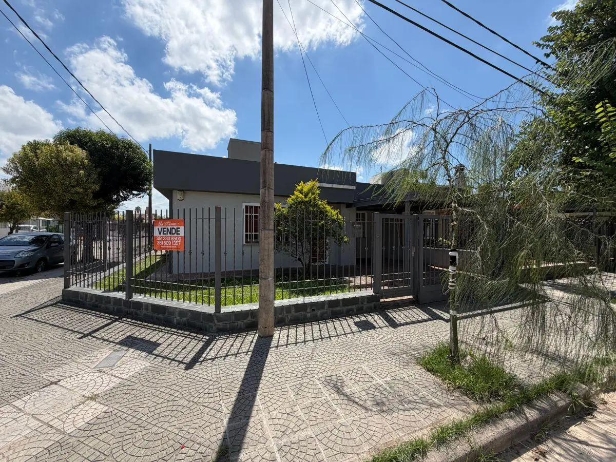 VENDO HERMOSO PH REMODELADO DE 3 HABITACIONES EN B° RESIDENCIAL AMERICA 2