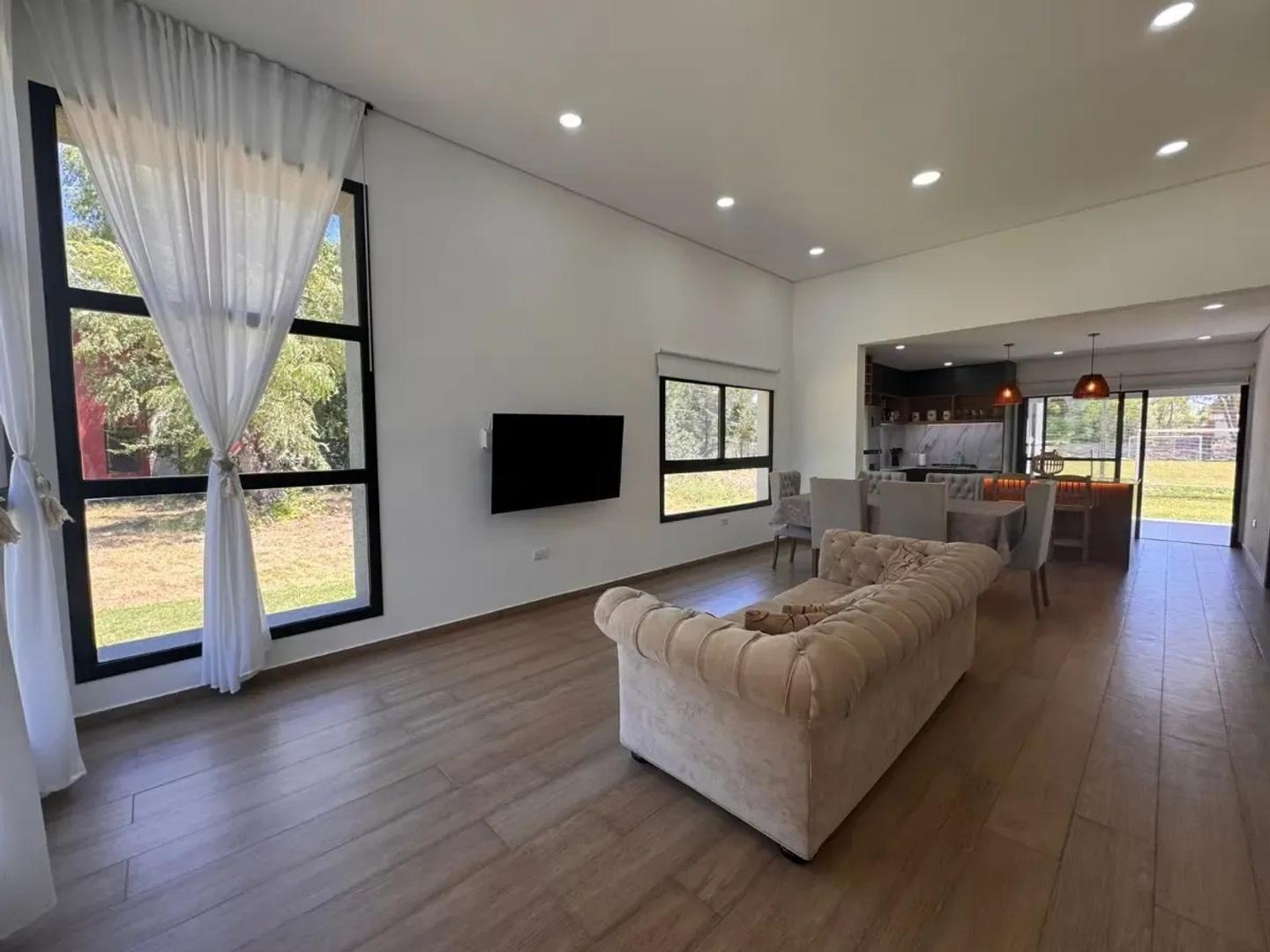 Casa amueblada a estrenar en Costa del Este