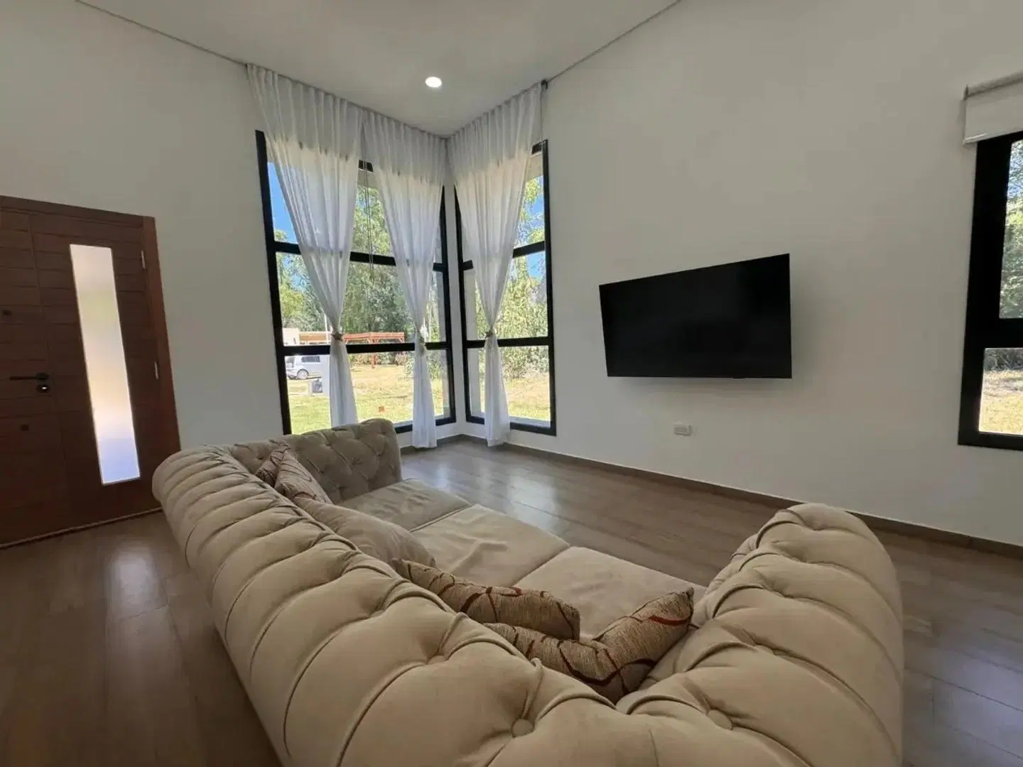 Casa amueblada a estrenar en Costa del Este 3