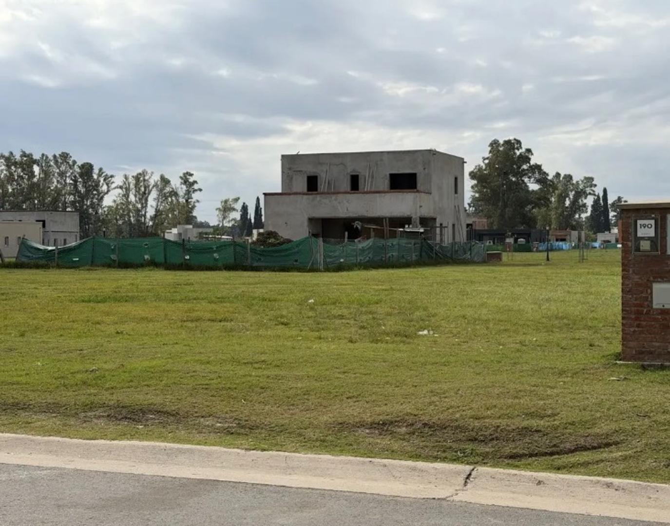 Lote central en venta - Santa Sofia