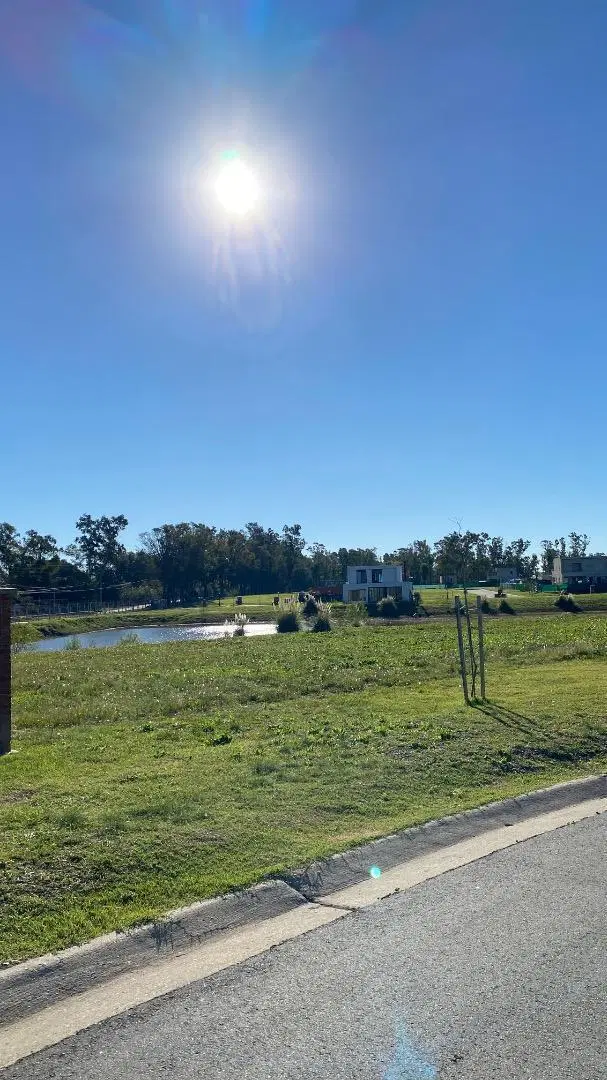 Lote central en venta Santa Sofia 8