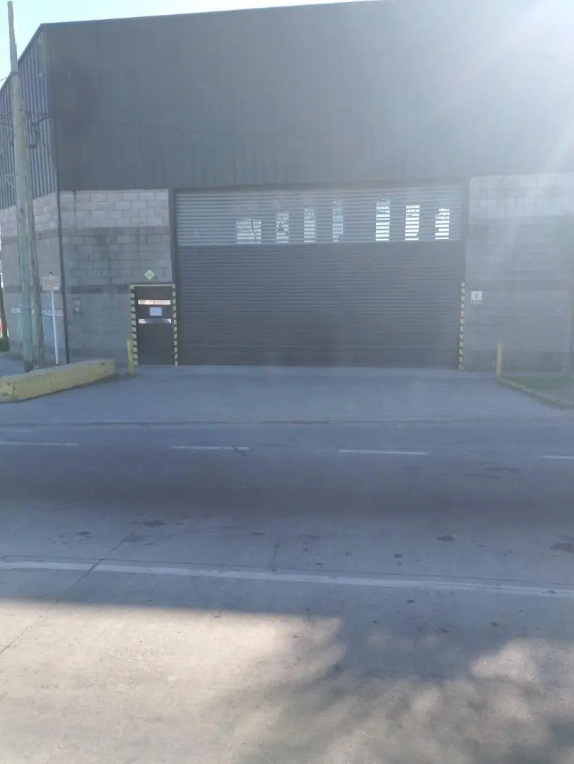 Galpon excelente acceso Tigre 1