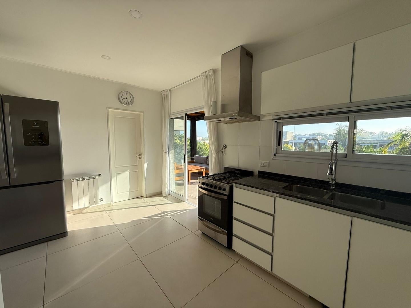 Foto de Casa de 5 ambientes en venta en Santa Elena, imagen 4