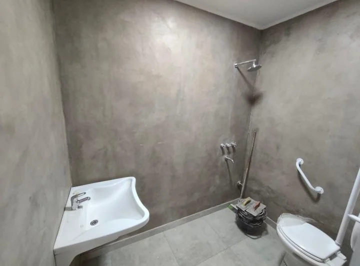 LOCAL COMERCIAL FRENTE VIDRIADO A ESTRENAR, EXECELENTE UBICACION, 180M2 3
