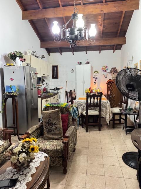 Casa de tres ambientes en excelente ubicación.