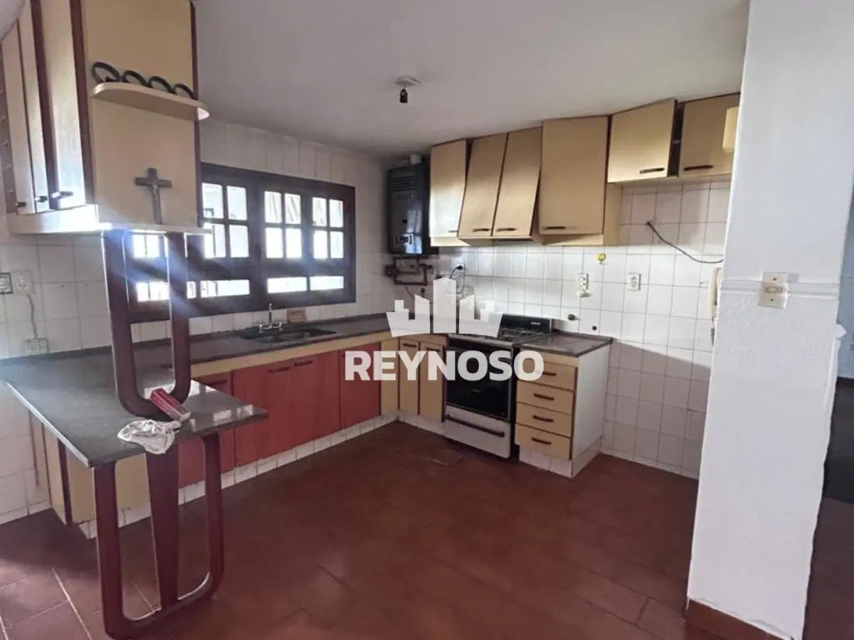 Casa de 4 Dormitorios en Venta | Barrio Hernando de Lerma | Amplio Terreno con Quincho y Cochera 5