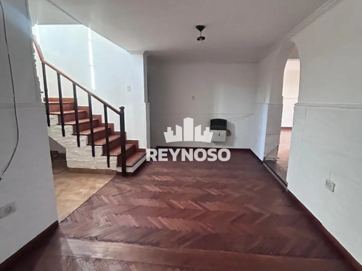 Casa de 4 Dormitorios en Venta | Barrio Hernando de Lerma | Amplio Terreno con Quincho y Cochera 3
