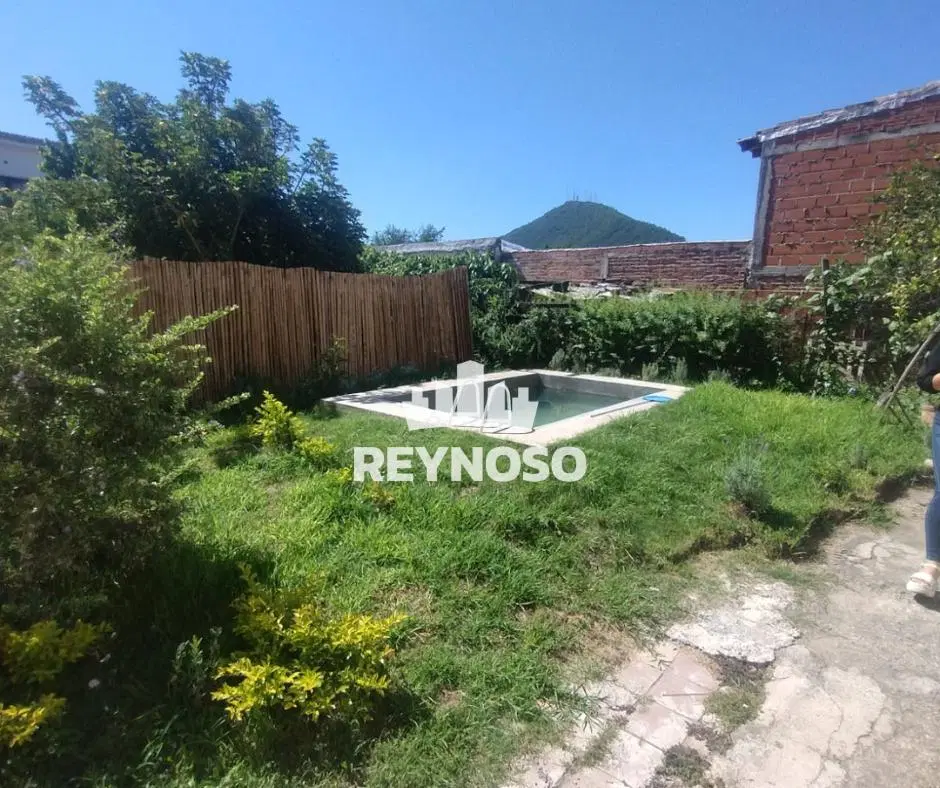 Casa en Venta en Barrio Ferroviario | 3 Dormitorios | Pileta y Amplio Jardín 1
