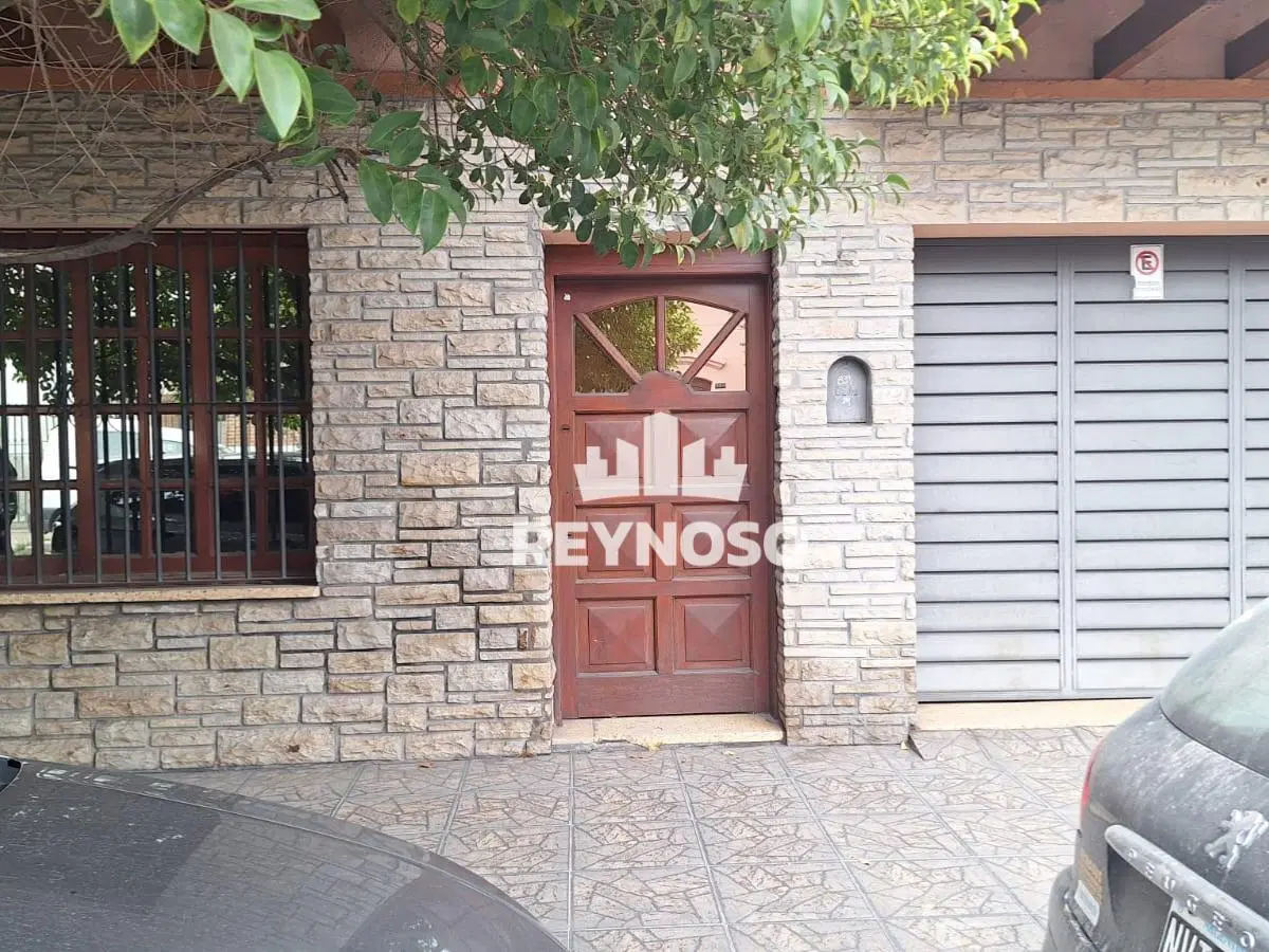 Casa 3 dormitorios en venta – Alberdi 800, Salta – Cochera, quincho y asador 2