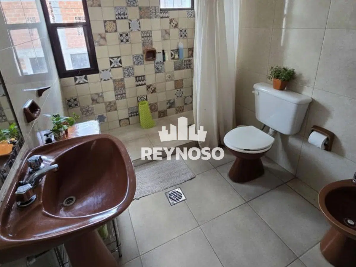 Casa en dos plantas en venta – Villa Soledad, Salta – Garage y quincho con asador 8