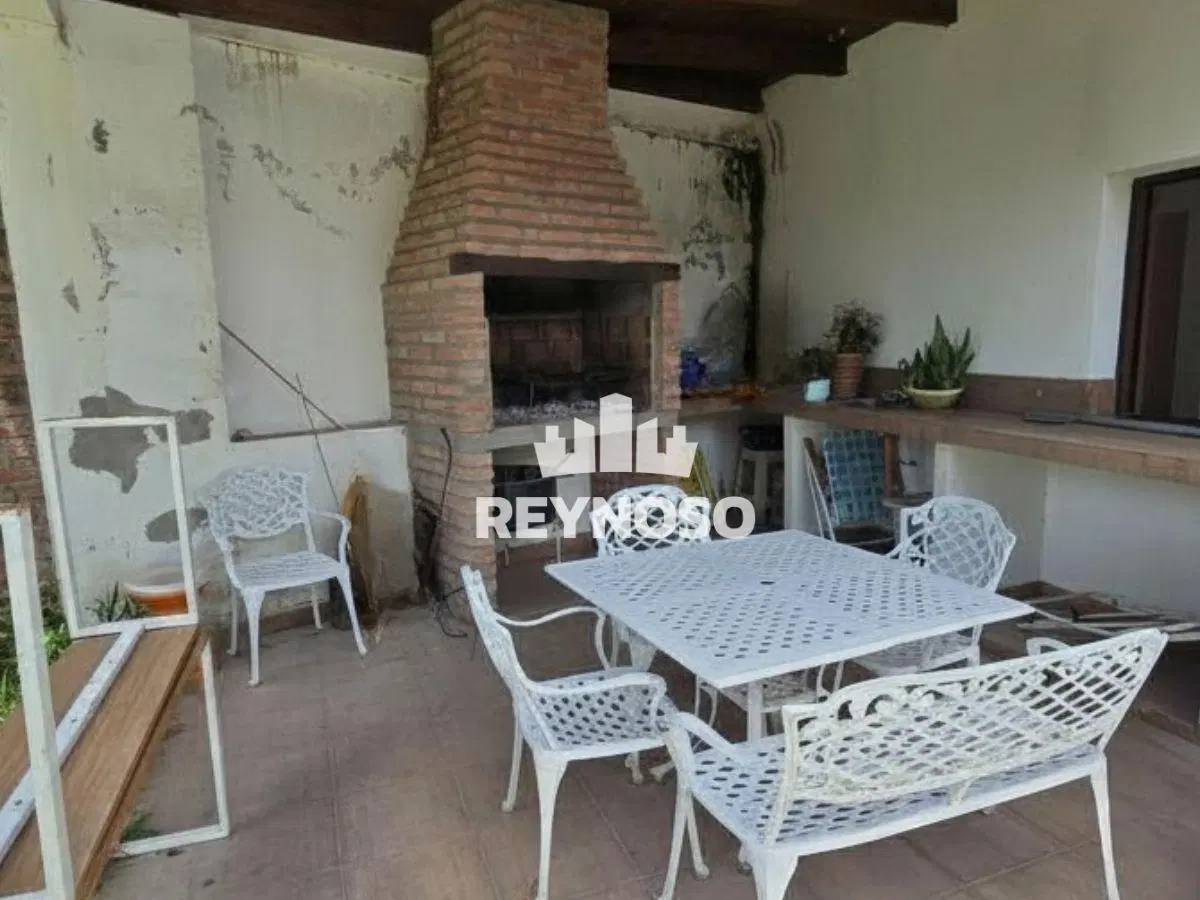 Casa en dos plantas en venta – Villa Soledad, Salta – Garage y quincho con asador 3