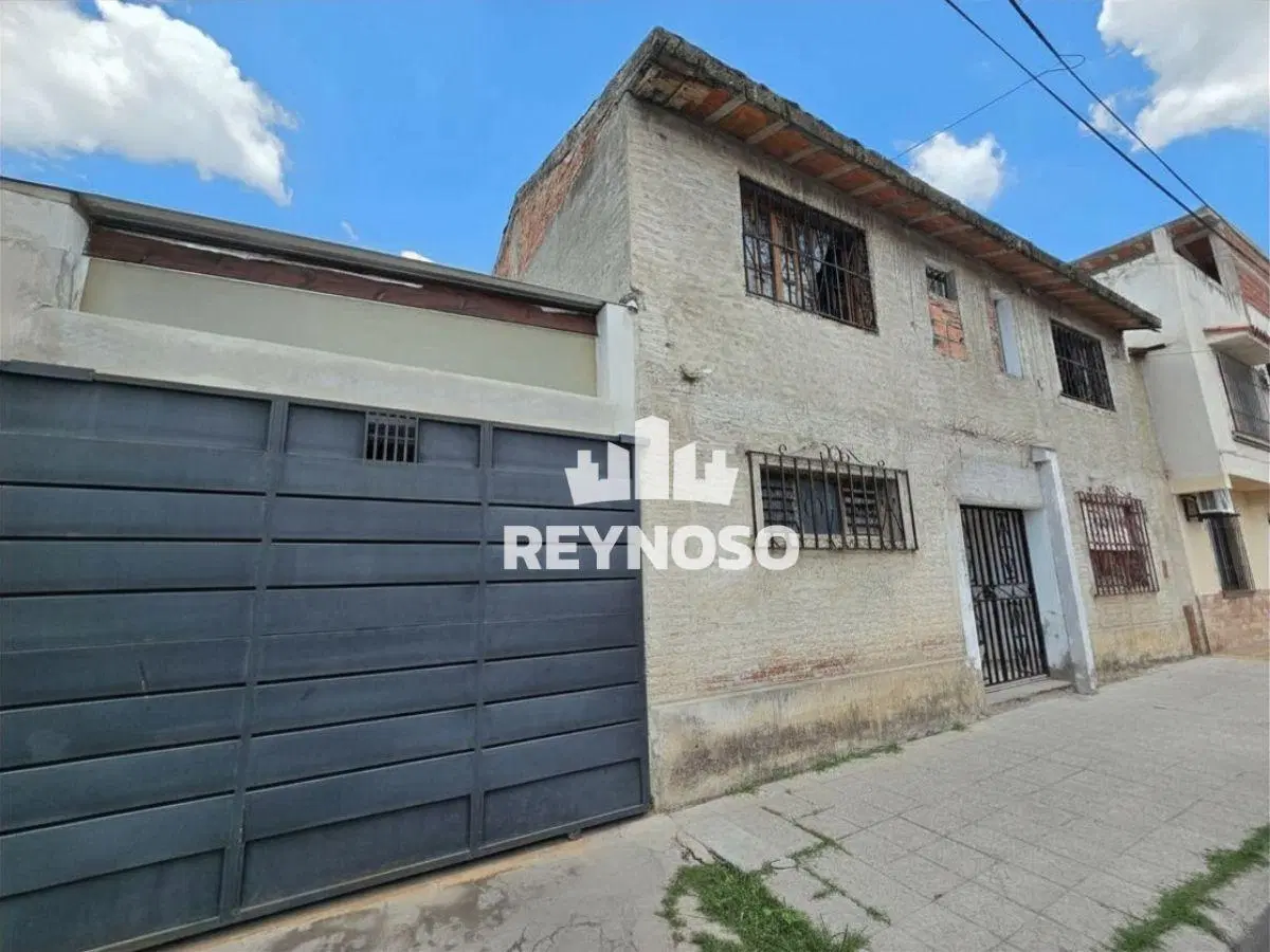 Casa en dos plantas en venta – Villa Soledad, Salta – Garage y quincho con asador 1