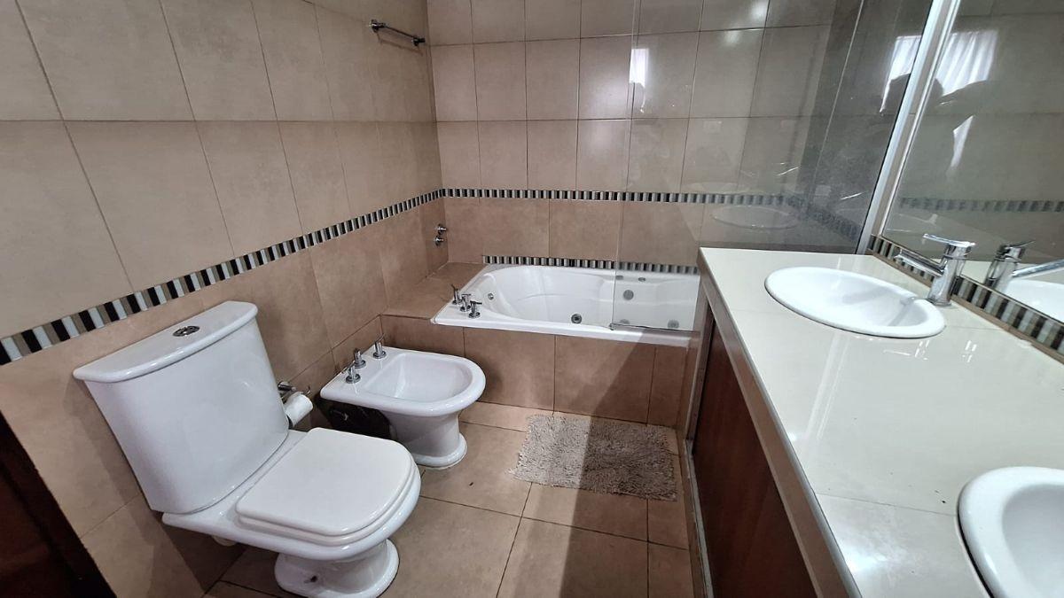 Foto de Casa en Alquiler 350 m² | 6 Dormitorios | Pileta | Tres Cerritos, imagen 5