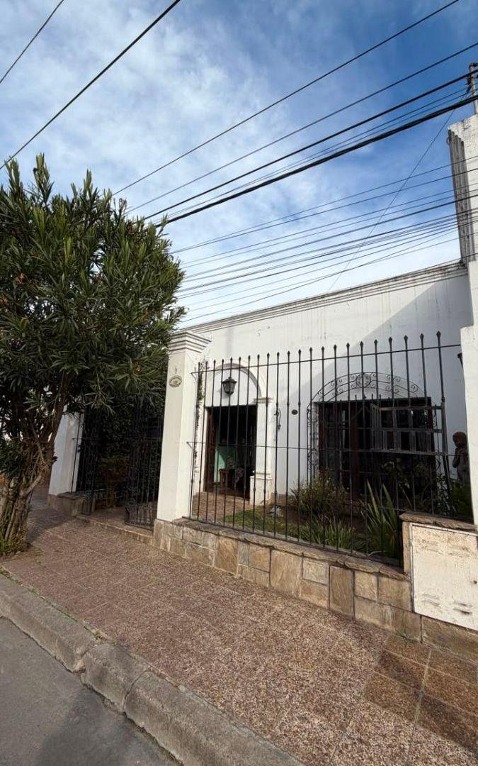Foto de Casa de 5 ambientes a metros del shopping | con quincho y garage, imagen 3