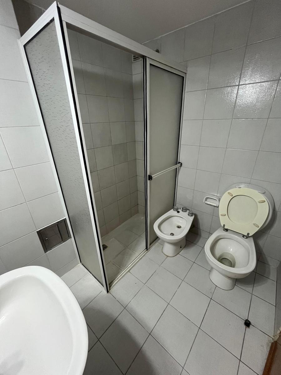 Clásico Departamento - Semi Piso 2 Dorm. - 3 Baños - Vestidor - Excelentes Detalles y Cuidado! 4