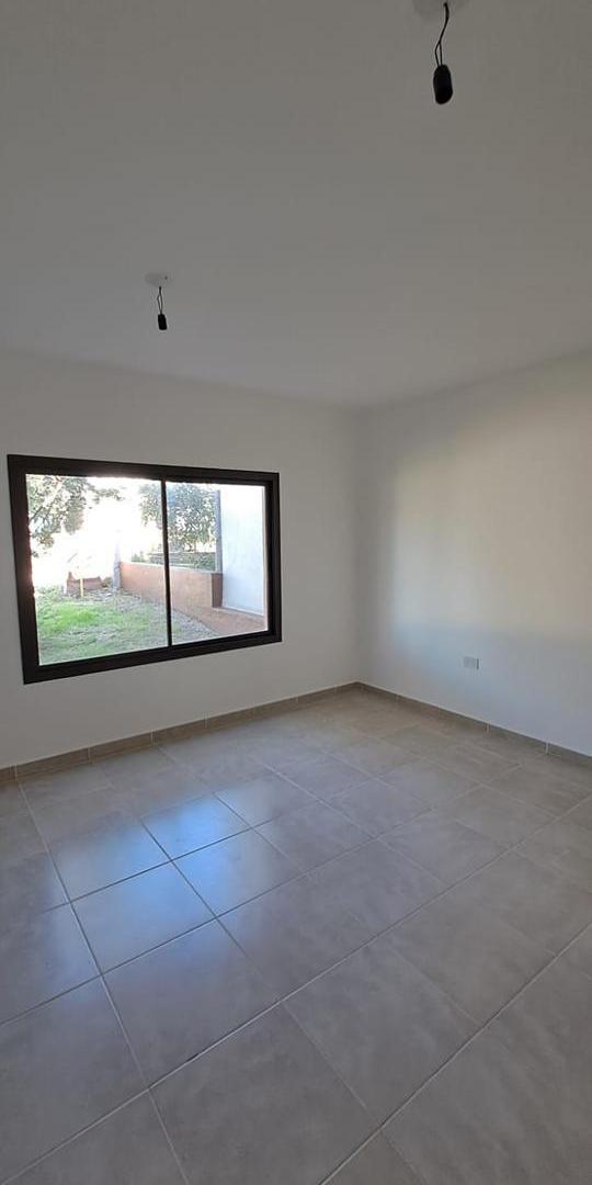 HERMOSA CASA DE TRES DORMITORIOS CON PATIO - BARRIO CAÑITAS
