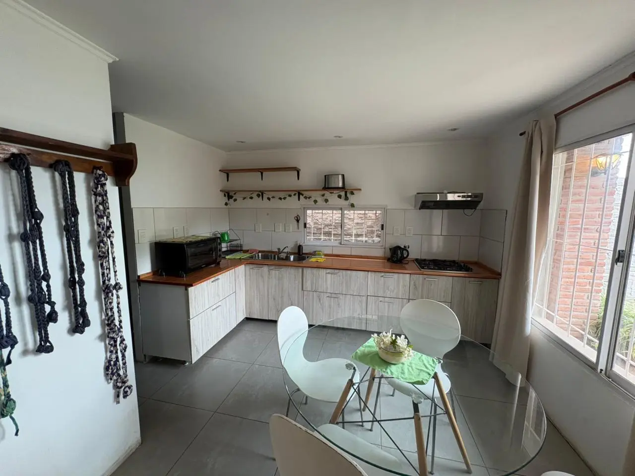 Casa 3 dormitorios 2 baños Completamente Amoblada 4
