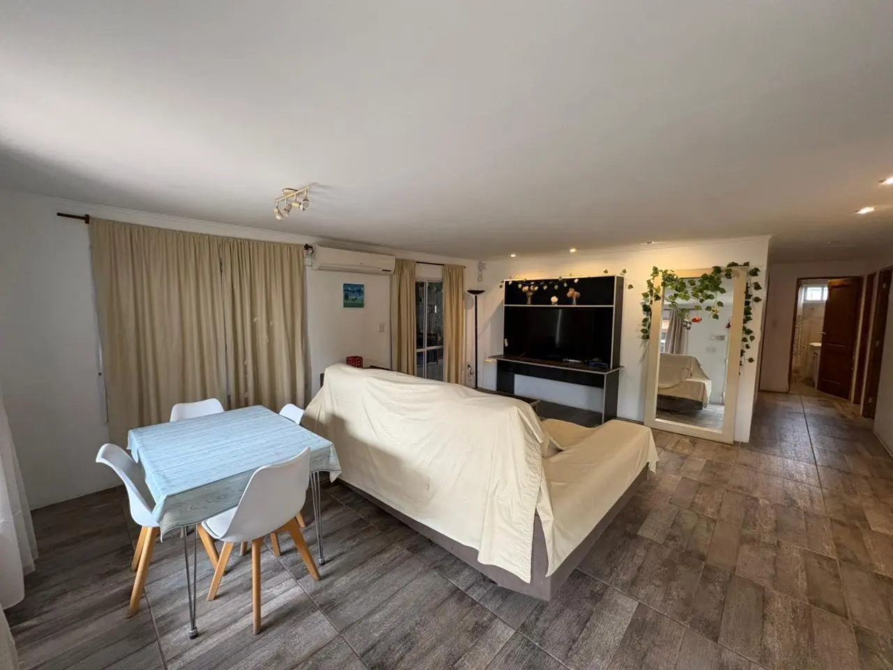 Casa 3 dormitorios 2 baños Completamente Amoblada 2