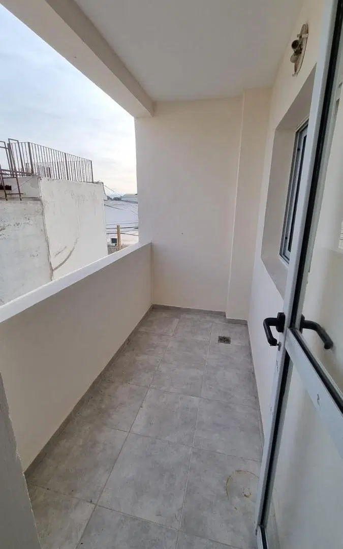Se alquila departamento con cochera en Augusto Lopez 1020 2