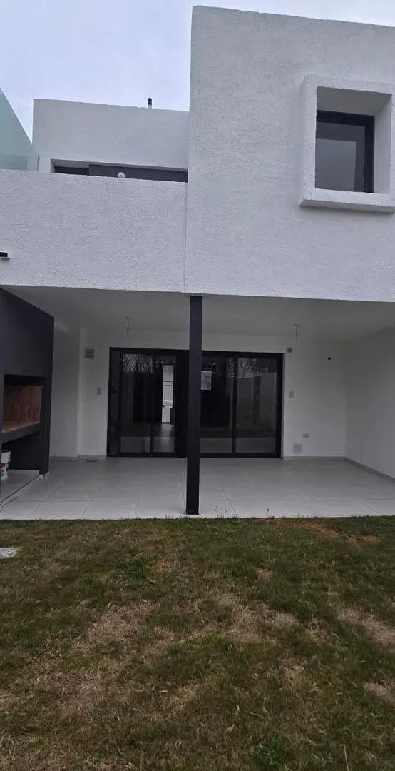 Hermoso Dúplex en Solares de Manantiales 5