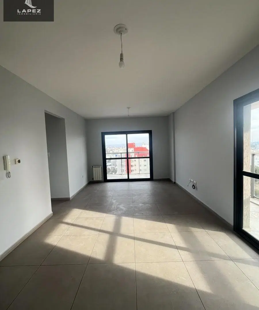 ALQUILER - Departamento en altura Amplio y luminoso de Dos dormitorios c cochera 5