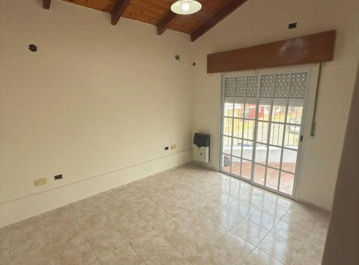 casa dos dormitorios con cochera 5