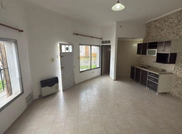 casa dos dormitorios con cochera 3