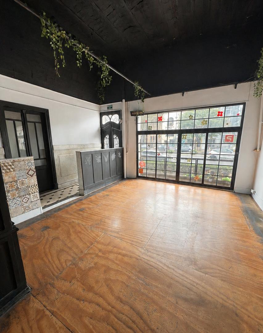Foto de Local comercial en alquiler – Av. Pellegrini al 1500, imagen 5