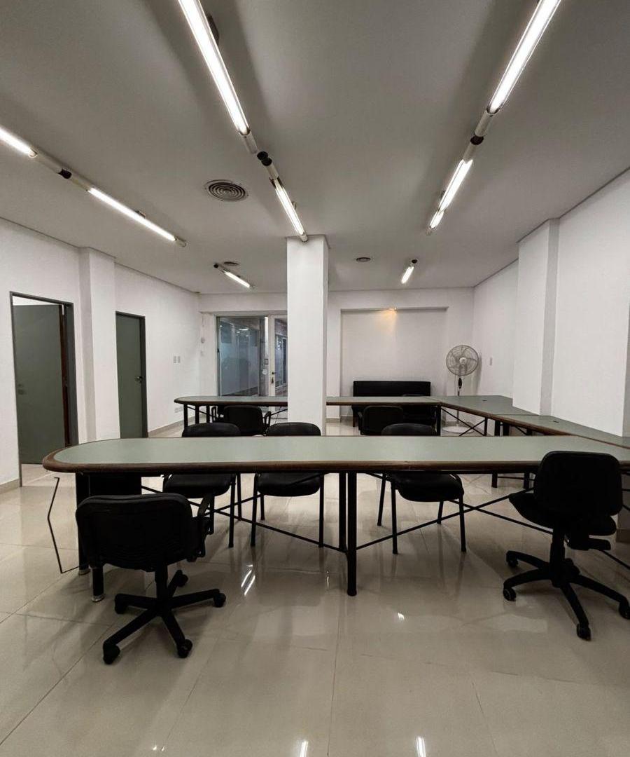 Foto de Amplia oficina en alquiler en planta baja – Excelente estado – Córdoba, imagen 2