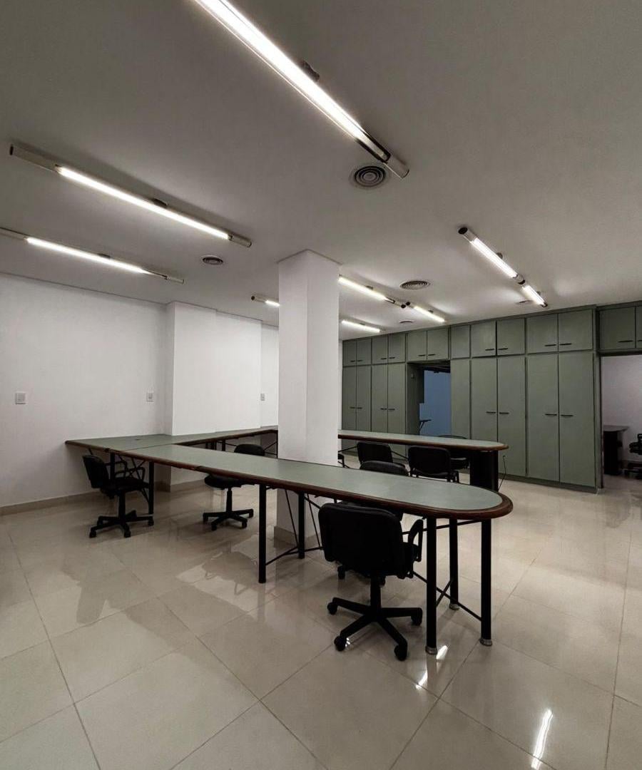 Foto de Amplia oficina en alquiler en planta baja – Excelente estado – Córdoba, imagen 1